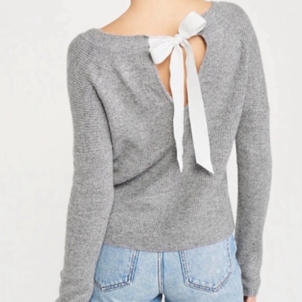 Abercrombie & Fitch Gray Sweater with White Bow